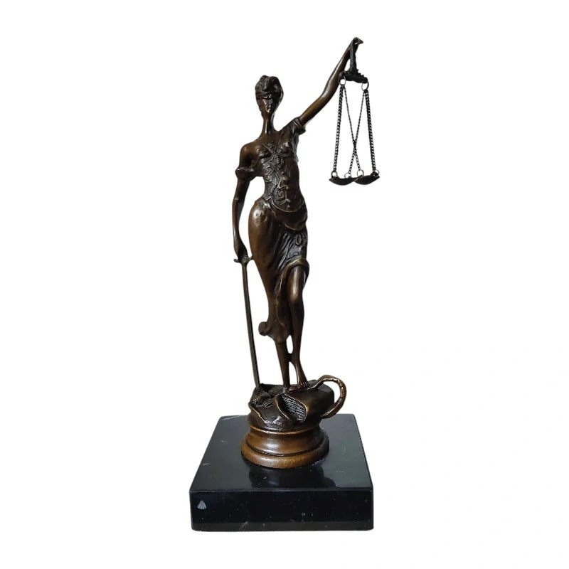 Bronzová soška Spravedlnosti (Justitia) – signováno Mayer – patinovaný bronz na mramoru, 23 cm