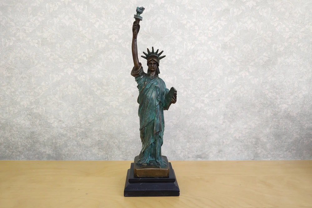 Socha svobody – bronzová soška, symbol volnosti a naděj