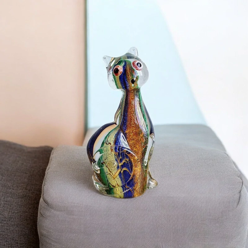 Kočka – skleněná socha, soška kočičky jako dekorace do interiéru