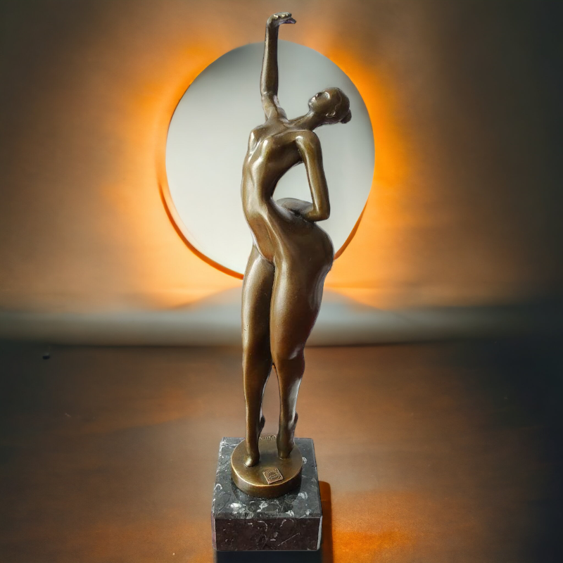 Tanečnice  – bronzová socha, současnéhé umění