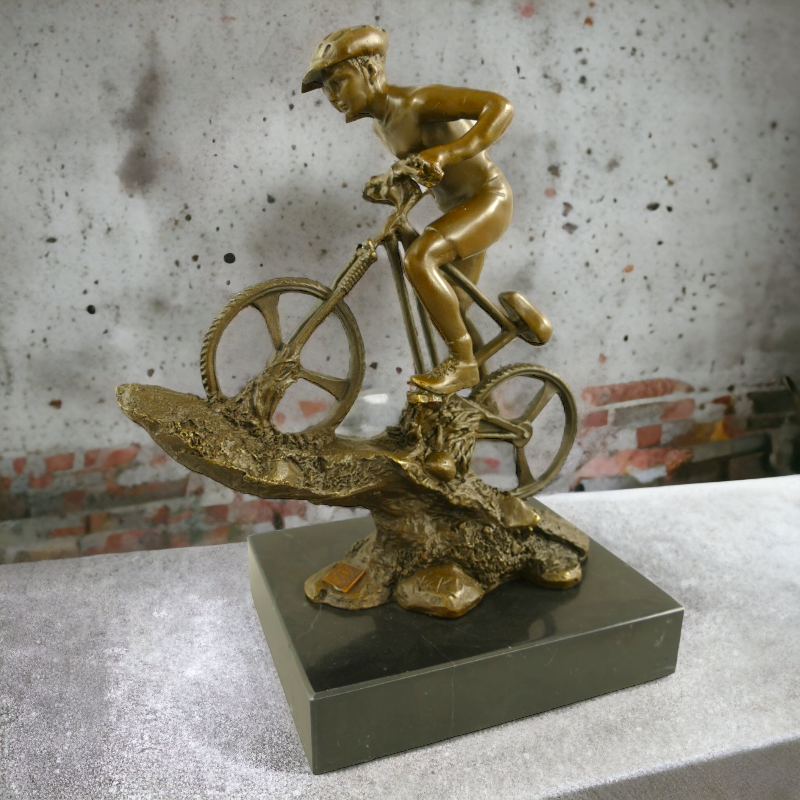 Muž na horském kole – bronzová socha, sportovní ručně vyrobená umělecká dekorace