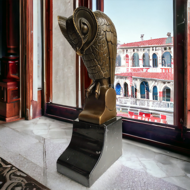 Art Deco bronzová socha sovy na mramorovém podstavci – podle Mendese da Costy, elegantní umělecká dekorace