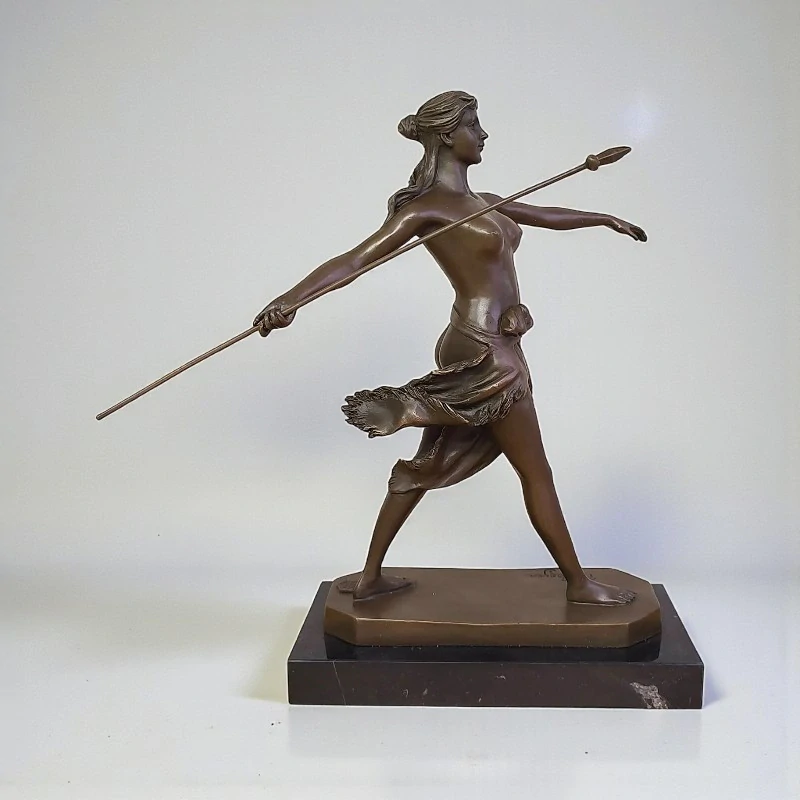 Amazonská bojovnice – bronzová socha silné ženy, umělecká dekorace