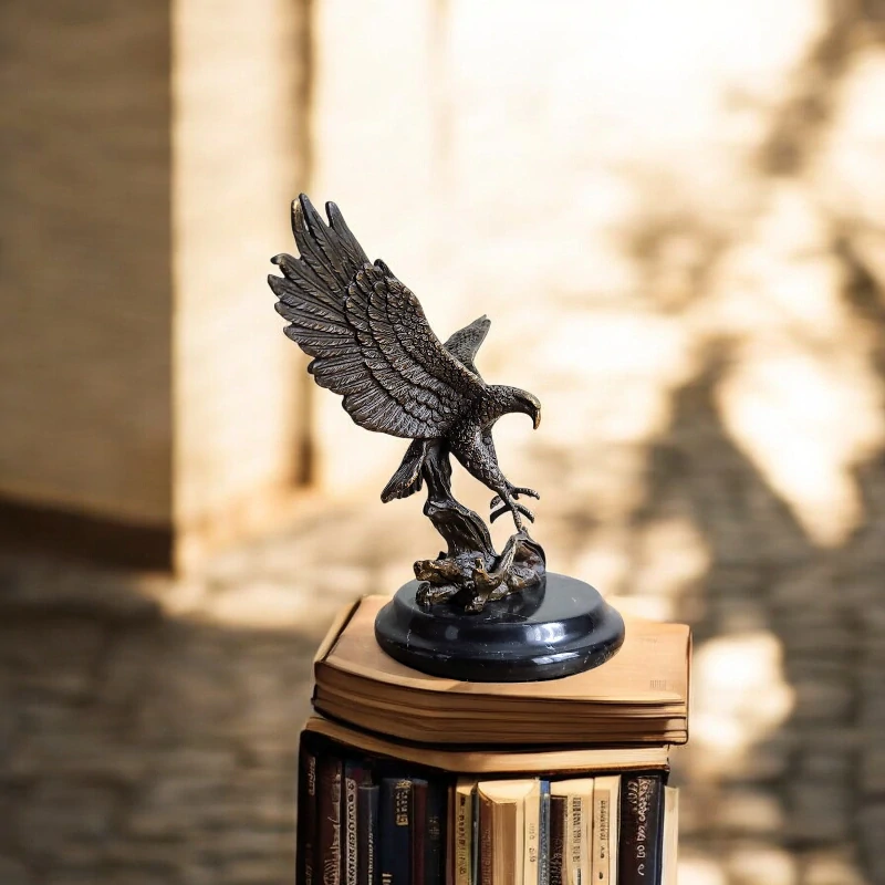 Orel – bronzová socha, ručně vyrobená umělecká soška symbol síly a svobody