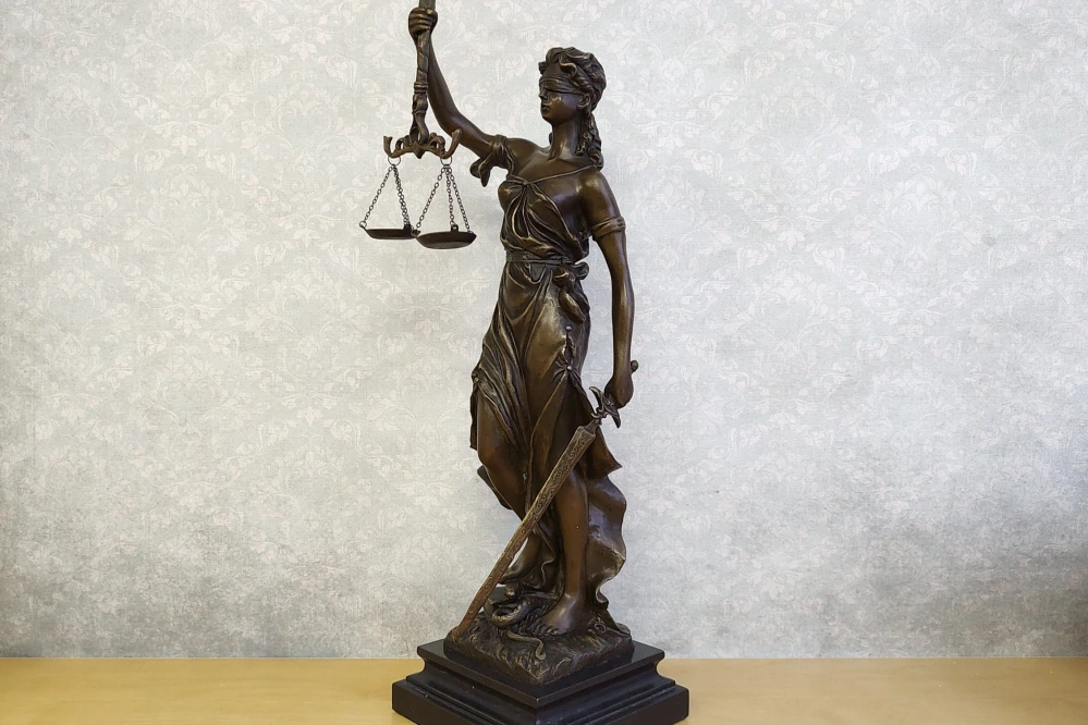Spravedlnost 51 cm – Justitia Themis, velká bronzová socha bohyně práva