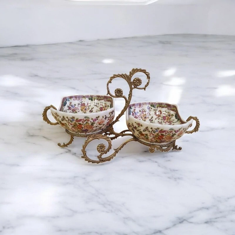 Dekorativní dvoumiskový stojan – elegantní interiérový doplněk, ručně vyrobená dekorace