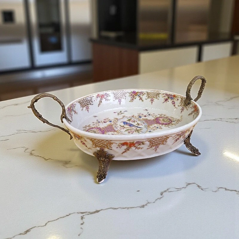 Porcelánová mísa s bronzovými uchy a nožkami – motiv ptáčka a květin, elegantní dekorace ve stylu Art Nouveau