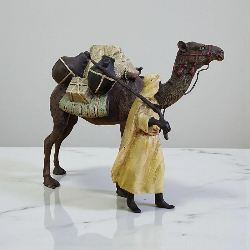 Velbloud s arabským průvodcem - Soška ve stylu Vienna Bronze, orientalistická bronzová figurka, ručně malovaná dekorace