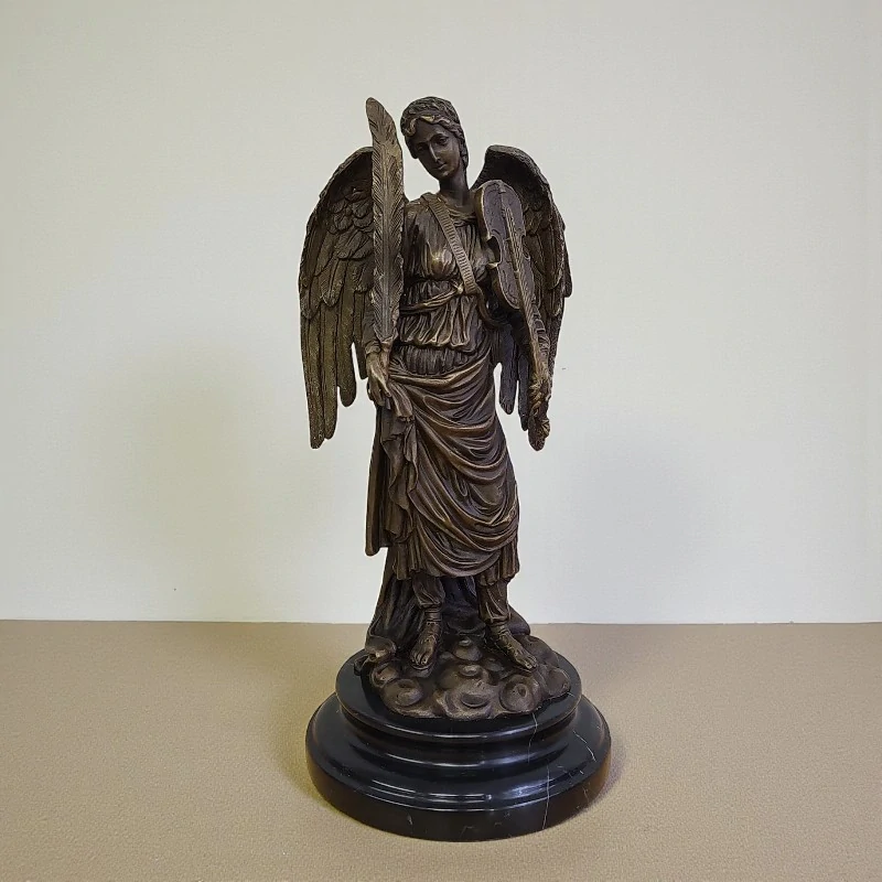 Bronzová socha anděla podepsaná A. Moreau. Pravý bronz s patinou, mramorový podstavec, elegantní umělecká dekorace do interiéru.