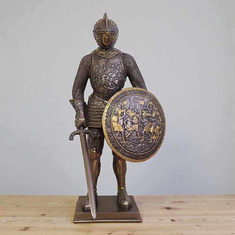 Středověký rytíř se štítem a mečem – dekorativní sběratelská soška Veronese WU72053A4