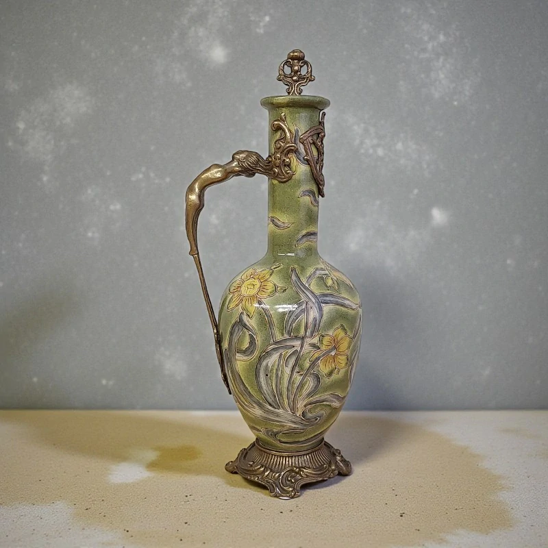 Karafa s bronzovým uchem ve tvaru ženy – Art Nouveau