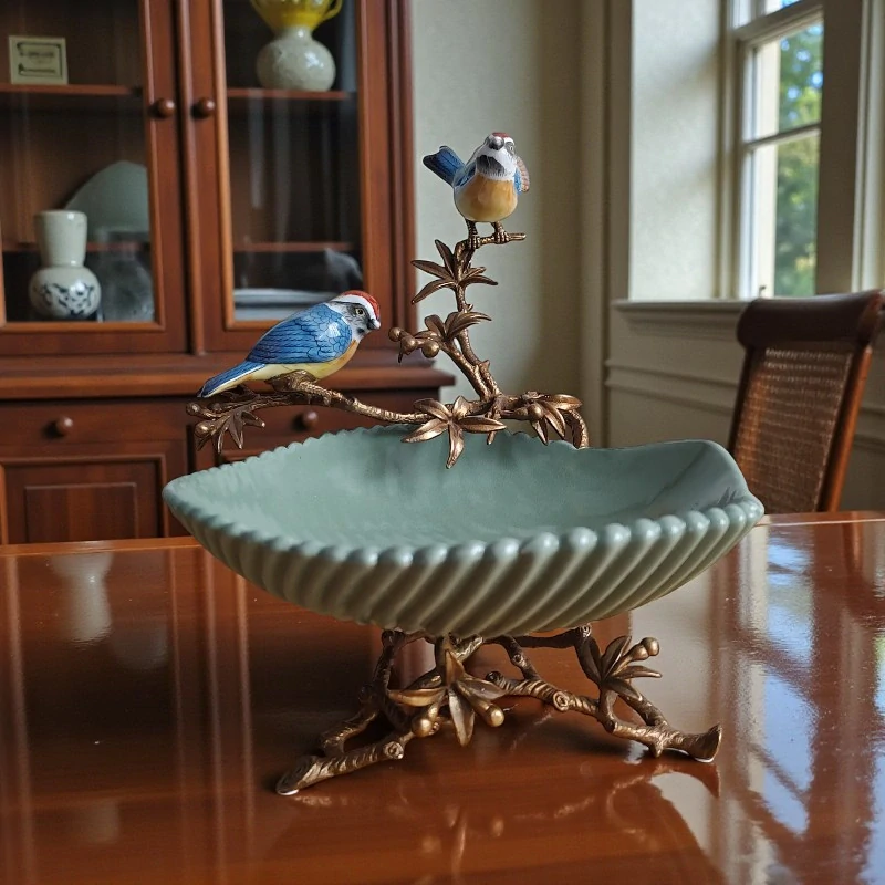 Dekorativní keramická mísa s ptáky – luxusní dekorace na stůl a do interiéru