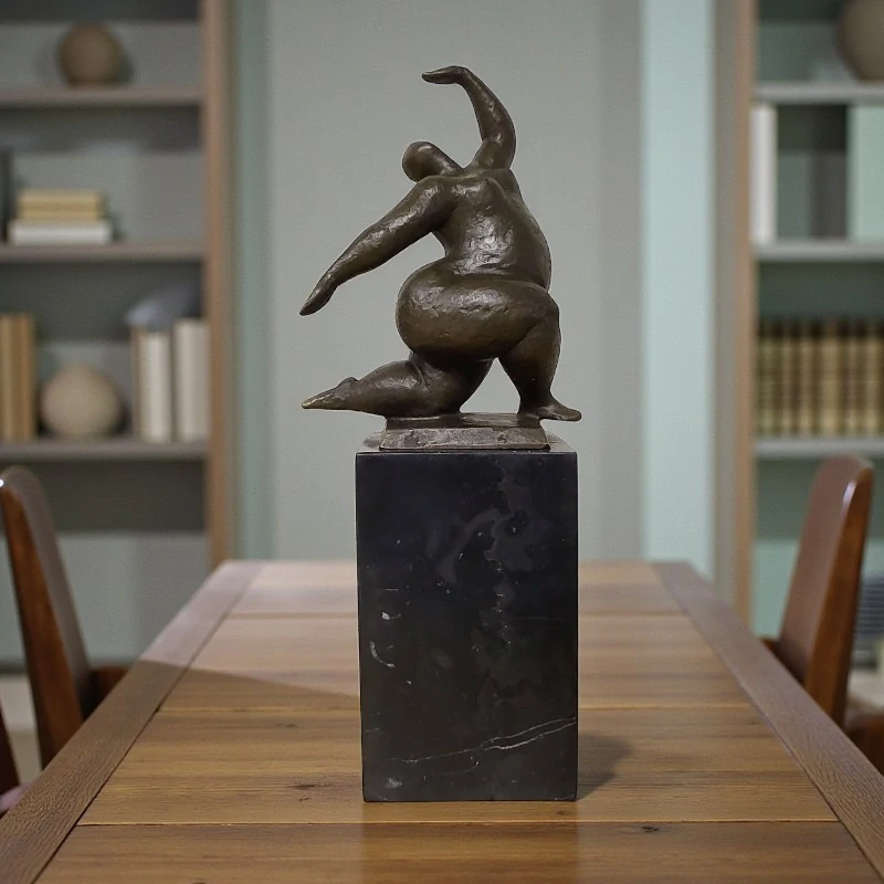 Radost z pohybu – moderní bronzová socha ženy