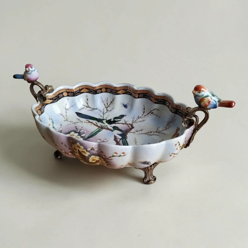 Porcelánová mísa s bronzovými ptáčky – dekorativní květinový středový prvek