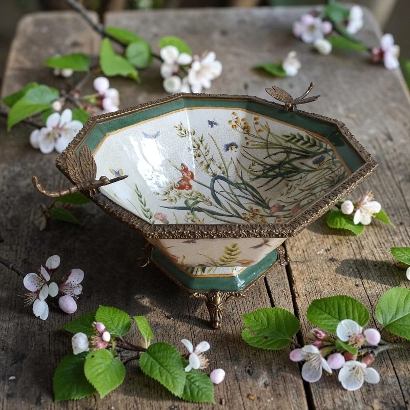 Luxusní porcelánová mísa s bronzovými vážkami – Art Nouveau styl, květinový motiv, dekorativní středový prvek