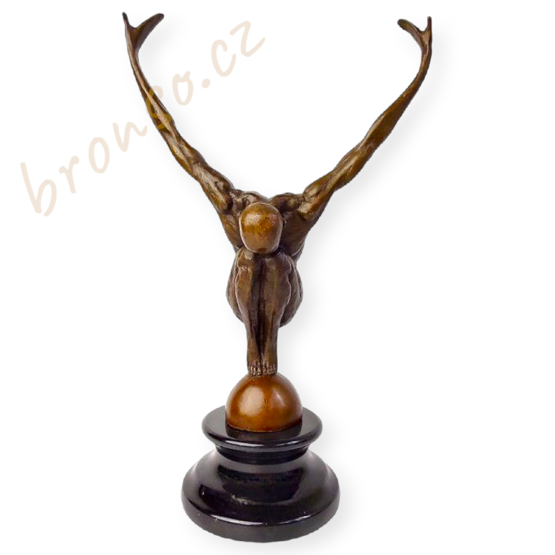 Svalnatý muž – bronzová socha skokana do vody, sportovní umělecká dekorace s motivem gymnastiky