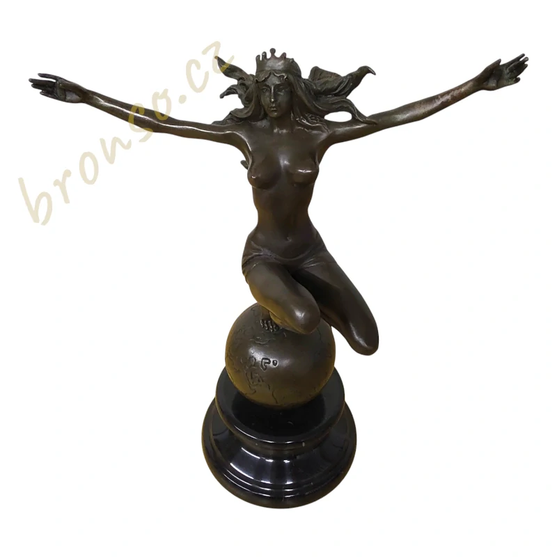 Bohyně země – bronzová soška