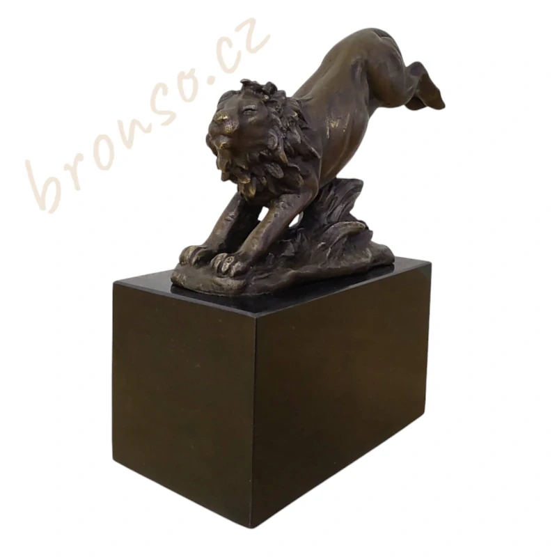 Lev – bronzová figurka