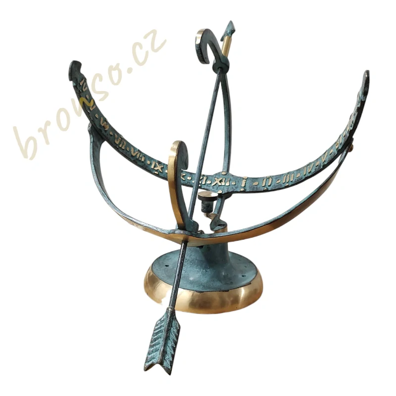 Bronzové sluneční hodiny – dekorativní socha na podstavci