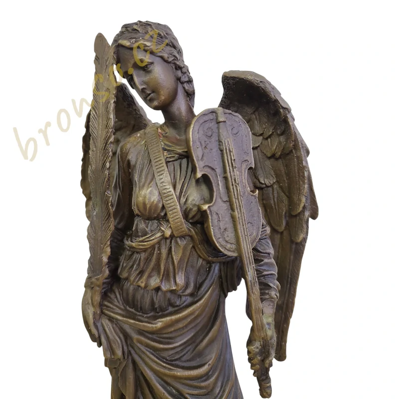 Bronzová socha anděla podepsaná A. Moreau. Pravý bronz s patinou, mramorový podstavec, elegantní umělecká dekorace do interiéru.