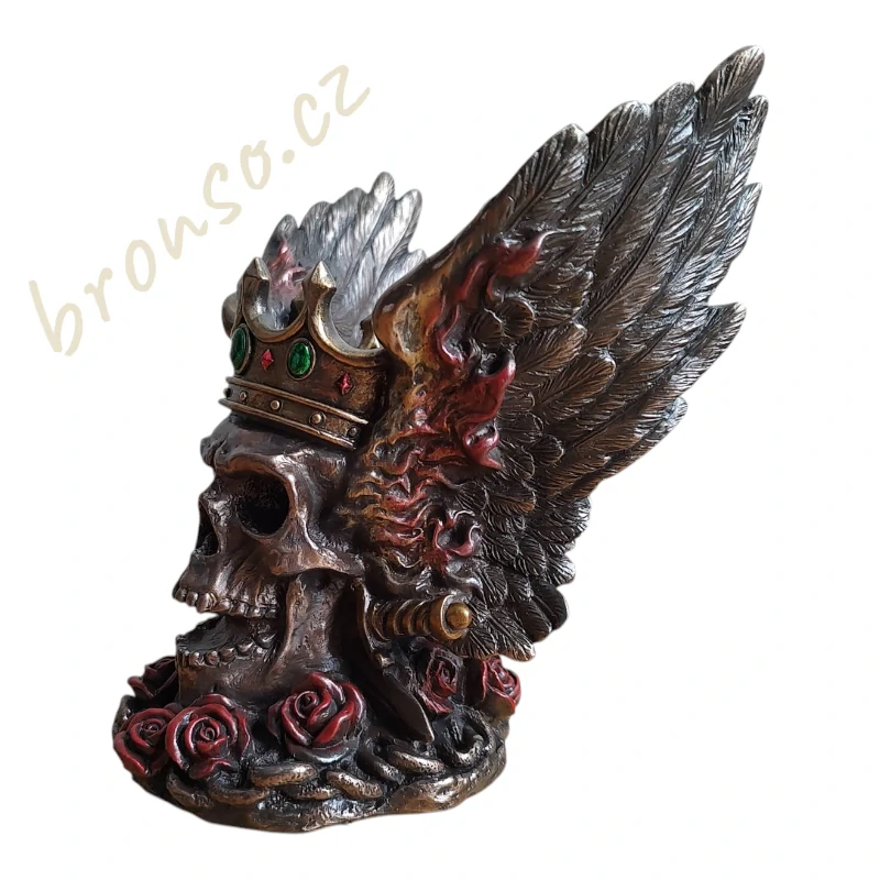 Lebka krále s korunou a křídly – gotická dark fantasy dekorace, originální dárek WU77632A4