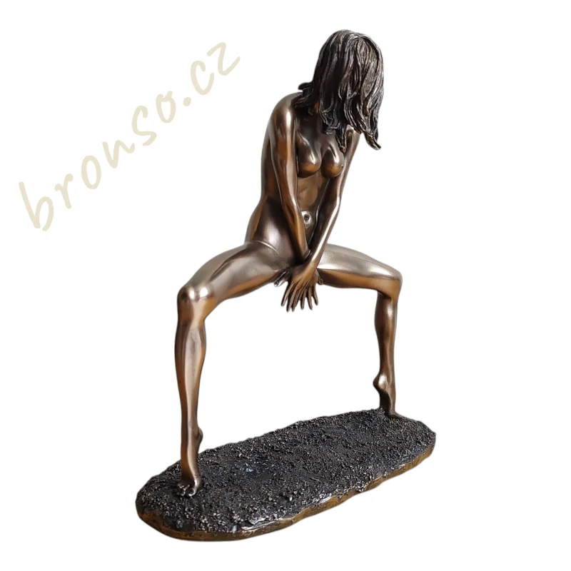 Žena v širokém postoji, senzuální soška ženy – elegantní akt, umělecká figurka, moderní dekorace Veronese WU70887A1