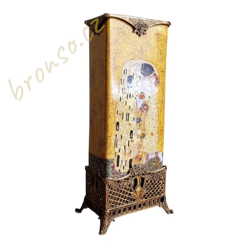 Porcelánová váza Gustav Klimt „Polibek“ – luxusní dekorace v bronzovém rámu