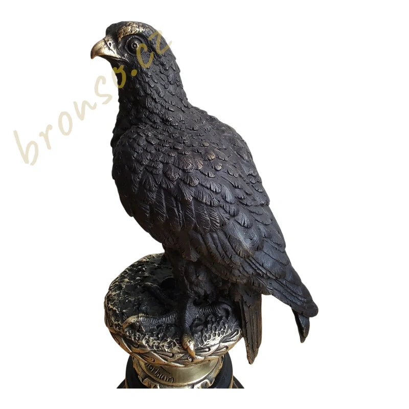 Orel na mramorovém podstavci – signovaný bronz A. Thorburn, francouzská sběratelská socha
