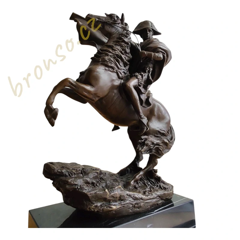 Napoleon na koni – bronzová socha, Napoleon překonávající Alpy