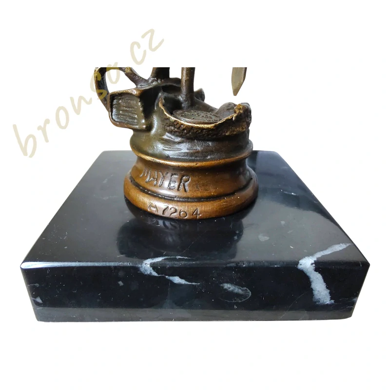 Bronzová soška Spravedlnosti (Justitia) – signováno Mayer – patinovaný bronz na mramoru, 23 cm