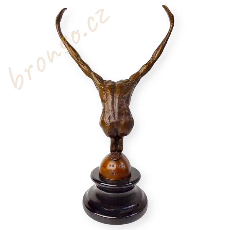 Svalnatý muž – bronzová socha skokana do vody, sportovní umělecká dekorace s motivem gymnastiky