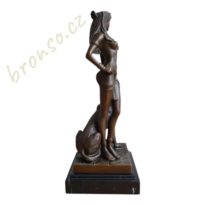 Kleopatra s panterem – bronzová figurální soška