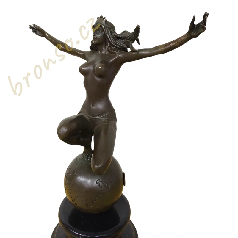 Bohyně země – bronzová soška