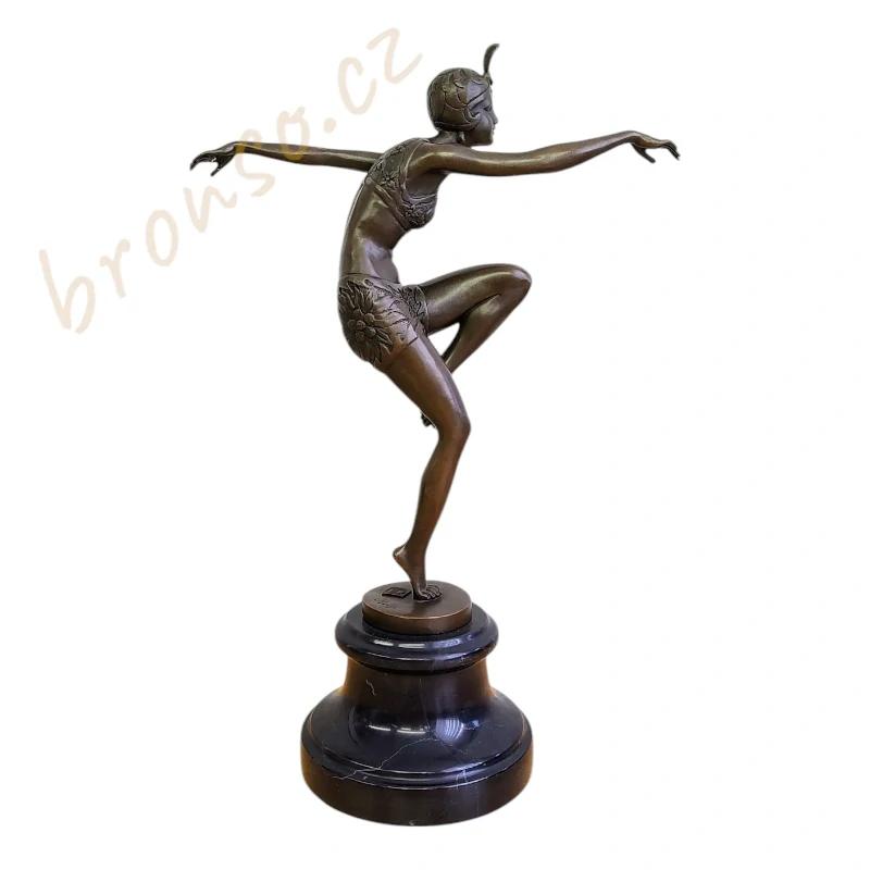 Con Brio – bronzová socha tanečnice, umělecká dekorace do interiéru