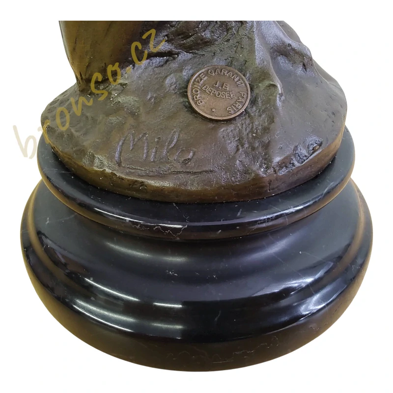 Art Deco bronzová socha sovy na mramorovém podstavci – signovaná, číslovaná sběratelská dekorace