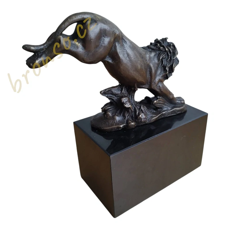 Bronzová soška skákajícího lva – Barye – signováno – bronz na mramoru