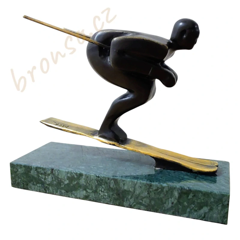 Lyžař – bronzová socha rychlostního závodníka, dynamická ručně vyrobená sportovní dekorace