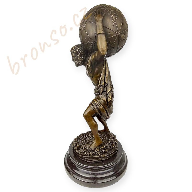 Atlas Titan – bronzová socha nesoucí svět, symbol síly a vytrvalosti