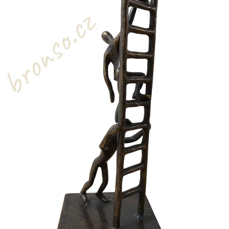 Společně na vrcholu – bronzová soška, symbol spolupráce a úspěchu, umělecká dekorace