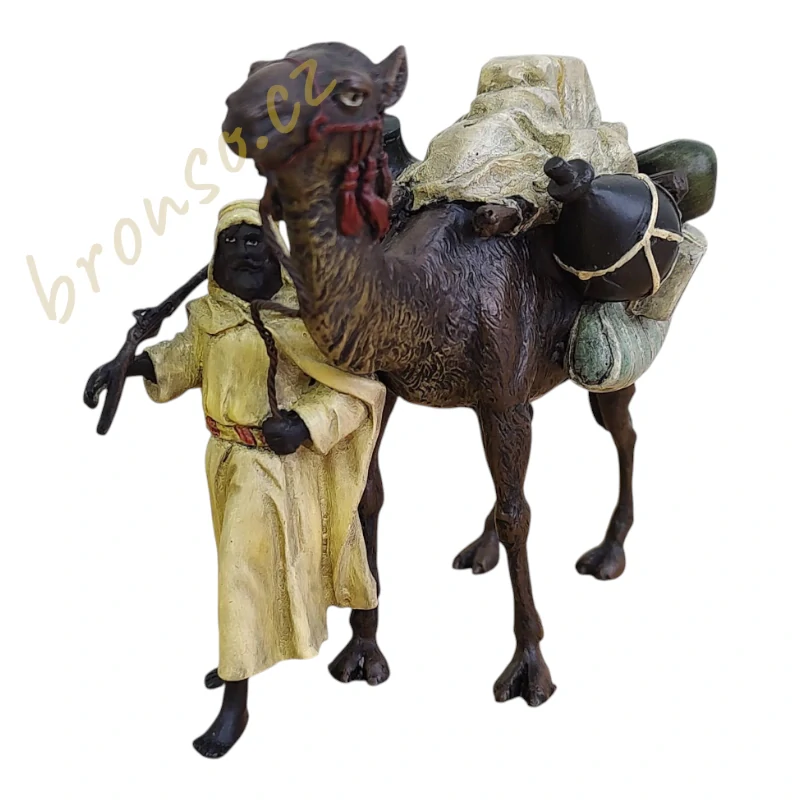 Velbloud s arabským průvodcem - Soška ve stylu Vienna Bronze, orientalistická bronzová figurka, ručně malovaná dekorace