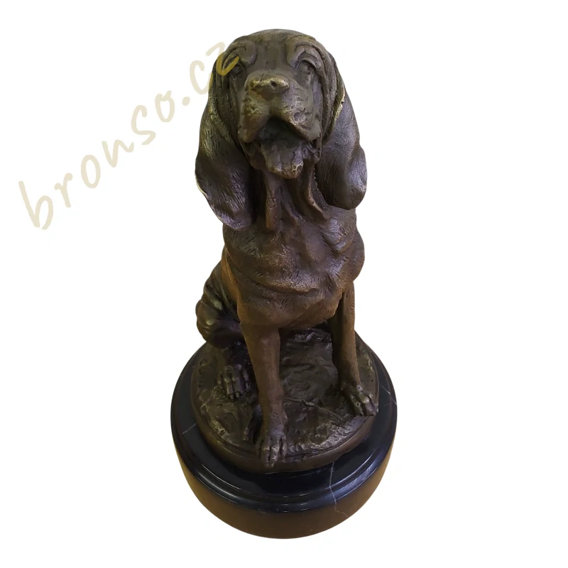 Bronzová socha loveckého psa Bloodhound – Auguste Nicolas Cain, bronz na mramoru