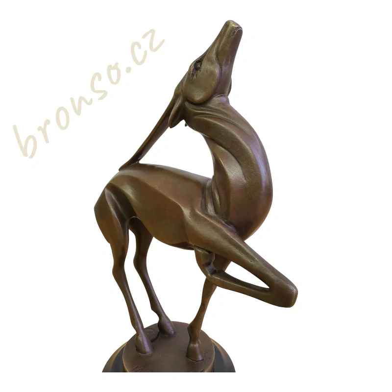 Art deco bronzová socha antilopy na mramorovém podstavci. Signovaná a číslovaná, inspirovaná dílem M. A. Bouraina.