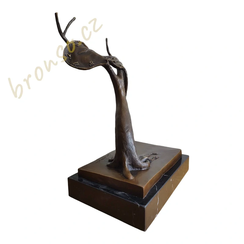 Rozteklé hodiny – surrealistická bronzová socha ve stylu Salvadora Dalího