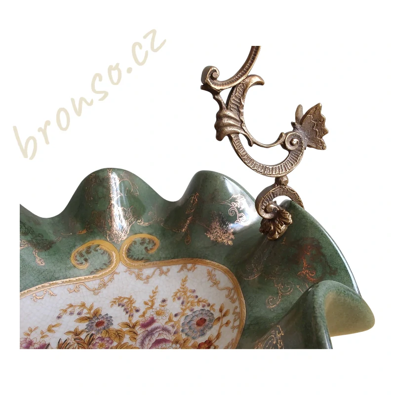 Dekorativní porcelánový košíček s bronzovým držadlem – zelená luxusní interiérová dekorace