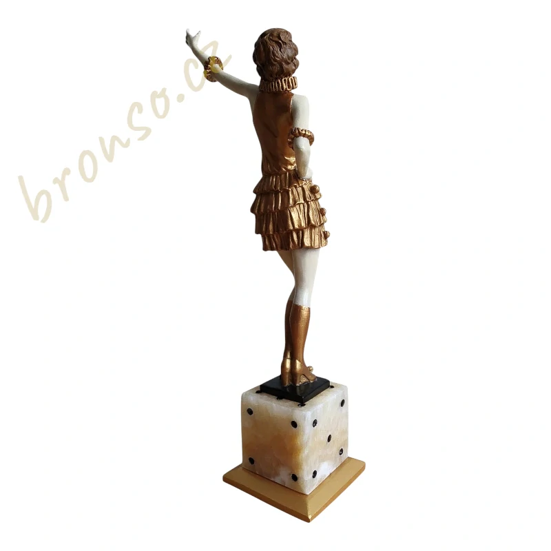 Art Deco socha tanečnice na kostce – elegantní dekorace, vintage styl, výrazná figurka do interiéru