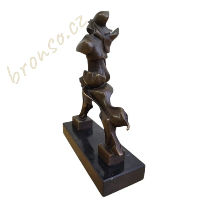 Futuristická bronzová soška – Unique Forms of Continuity in Space – Jedinečné formy kontinuity v prostoru – Umberto Boccioni abstraktní moderní umění