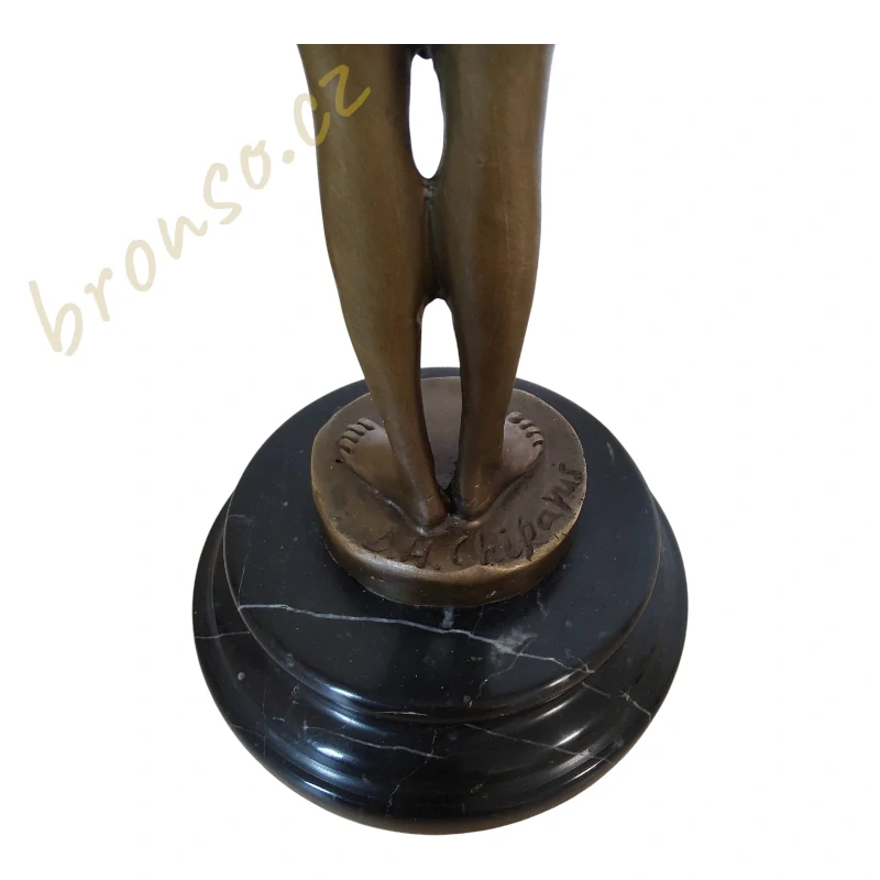 Art Deco bronzová socha tanečnice – orientální tanečnice na mramorovém podstavci