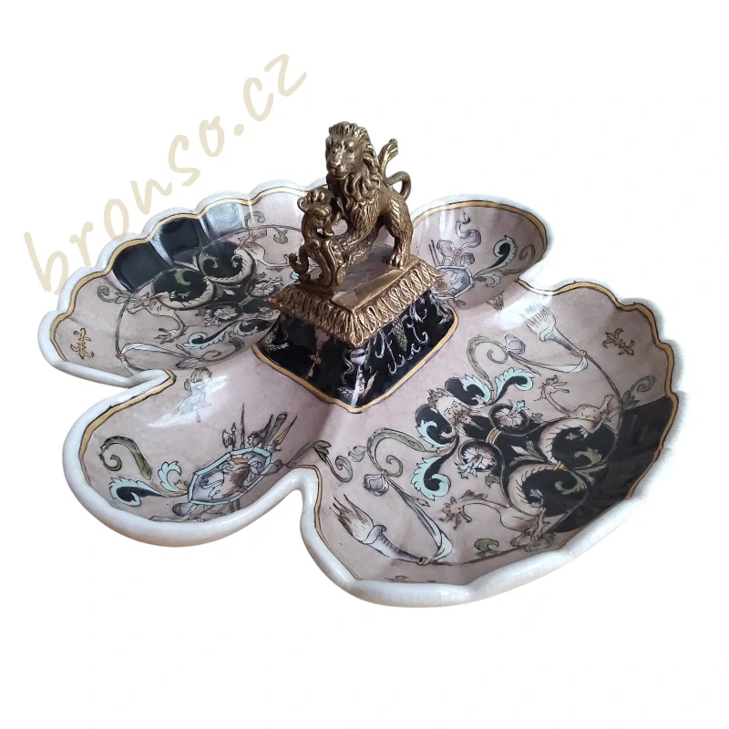 Porcelánová miska s bronzovým lvem – dekorativní servírovací mísa ve stylu Art Nouveau