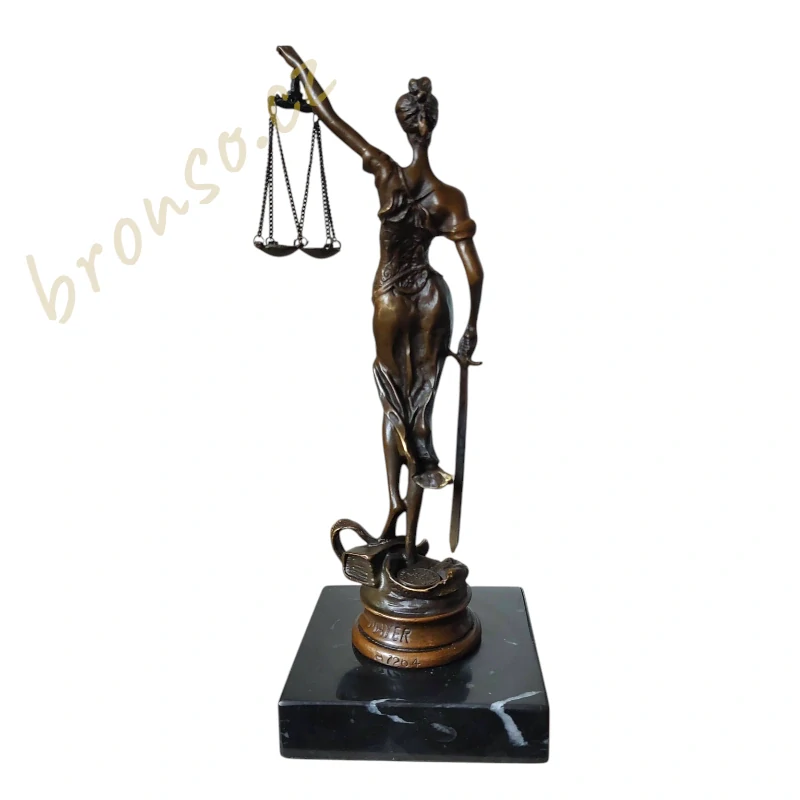 Bronzová soška Spravedlnosti (Justitia) – signováno Mayer – patinovaný bronz na mramoru, 23 cm