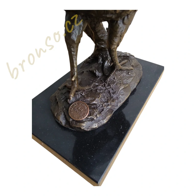 Bažant – bronzová socha